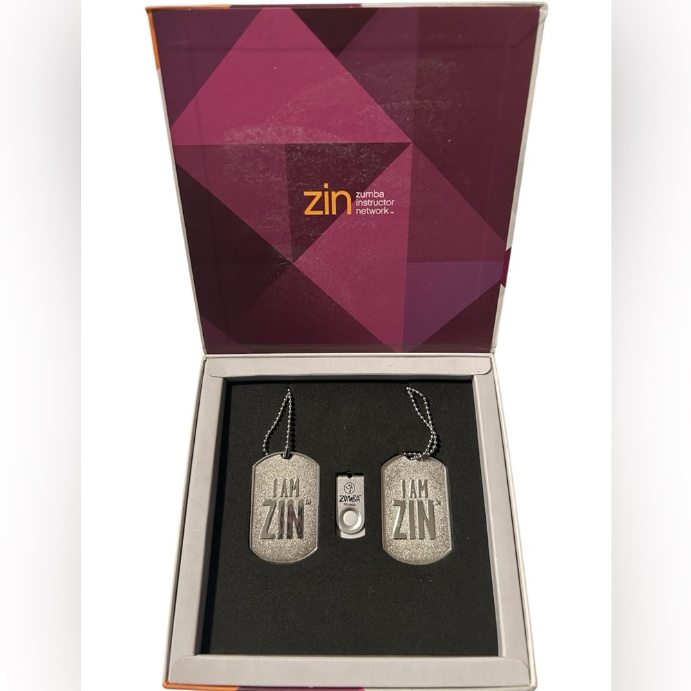 Zumba Fitness/ZIN DVD, CD and Accessory Set (4 pcs) - Picture 4 of 7